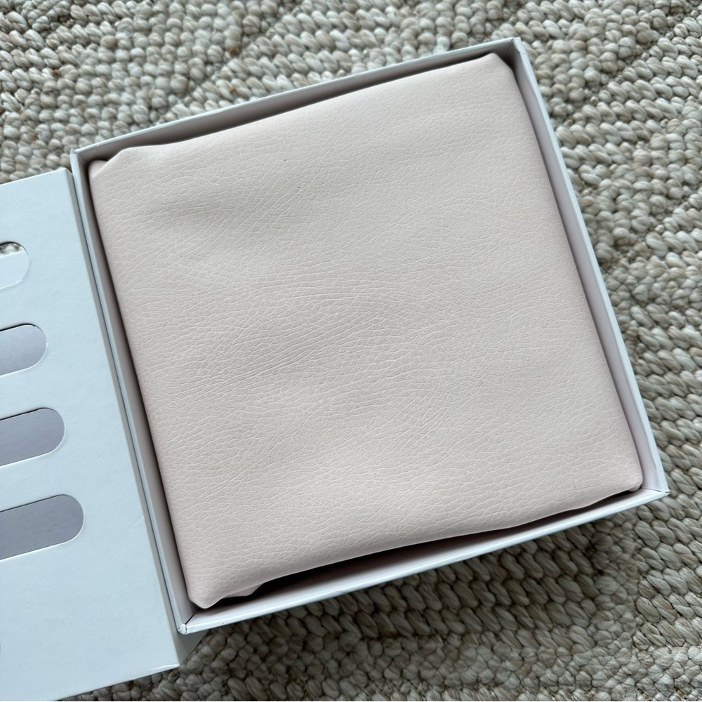 NIB Gathre Mini Chiffon Light Pink Play Mat - Picture 2 of 5